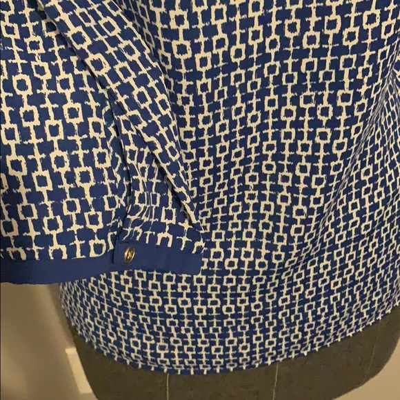 *SOLD* Printed Bananna Republic blouse gold button - Picture 4 of 6